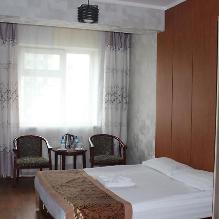 Toto Hotel Ulan Bator Exteriör bild