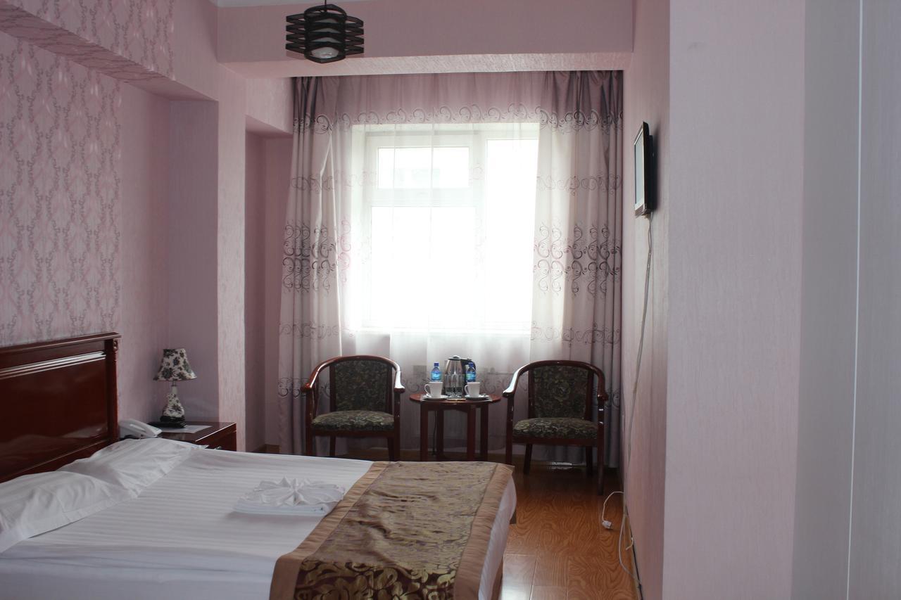 Toto Hotel Ulan Bator Exteriör bild